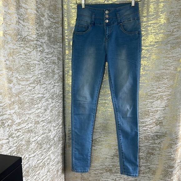 Ibiza ULTRA HIGH WAIST BETTER BOOTY" Light Wash Jeans Size 5 - Picture 4 of 16
